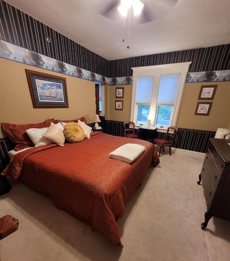Ruby Manor Bed & Breakfast Gananoque Eksteriør billede
