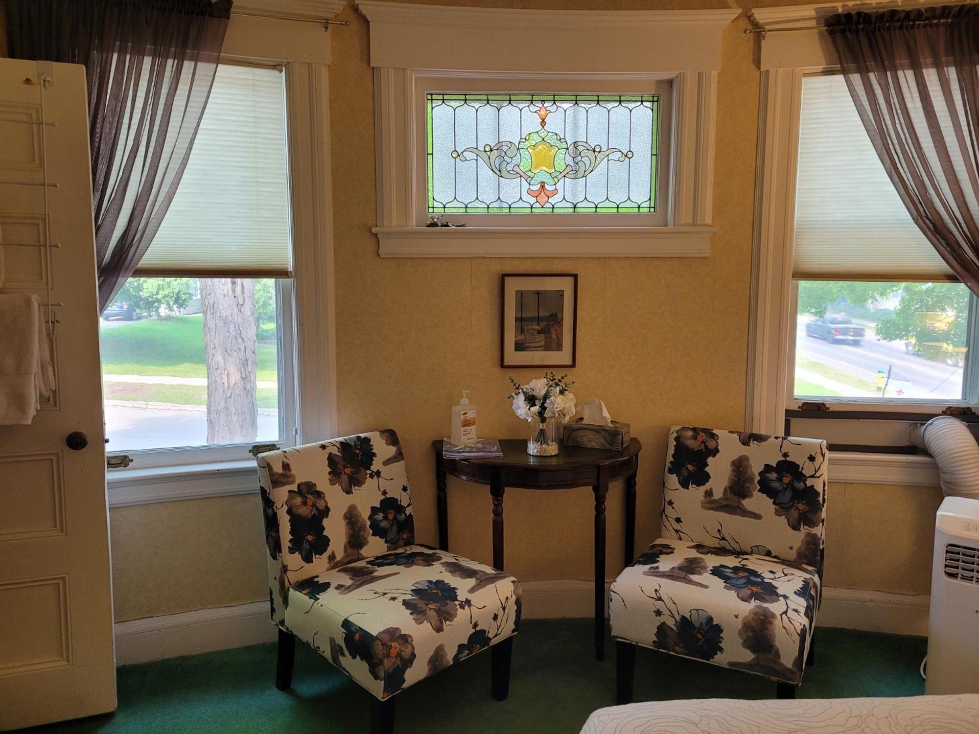 Ruby Manor Bed & Breakfast Gananoque Eksteriør billede